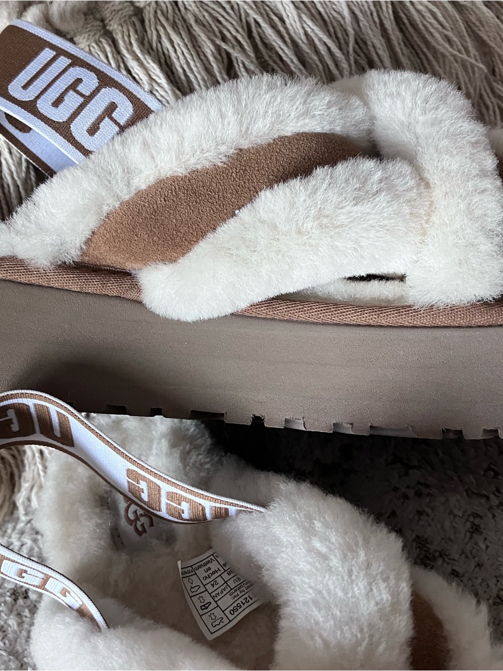 UGG Disco Platform Slides-Cozy Crossband/Real Shearling